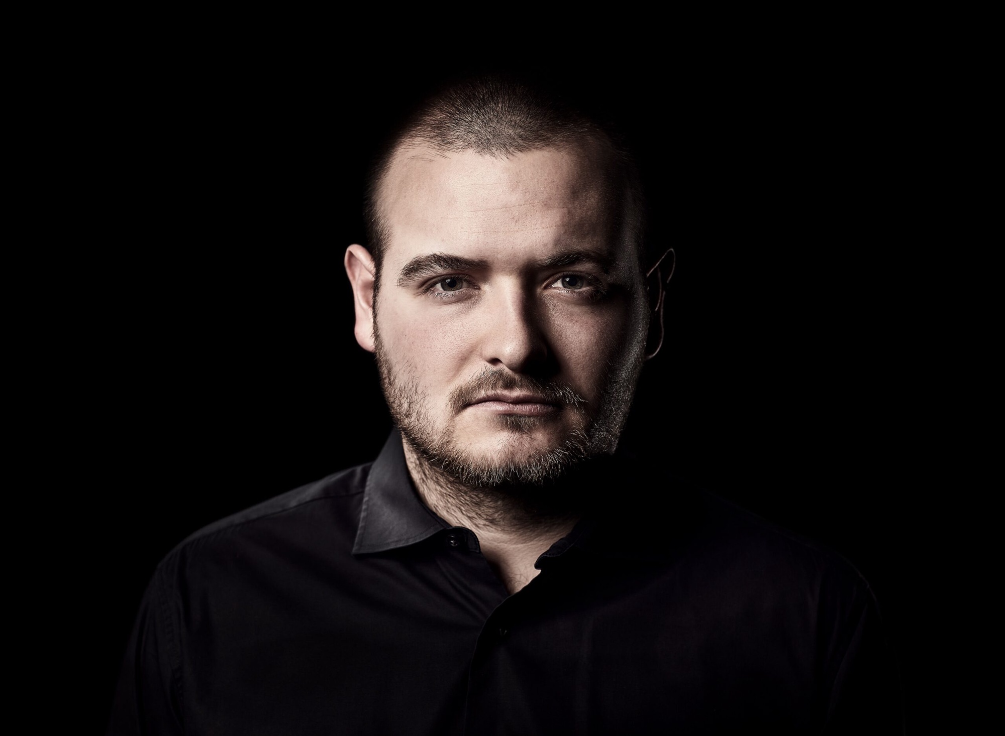 Portrait of Jonatan Männchen on black background